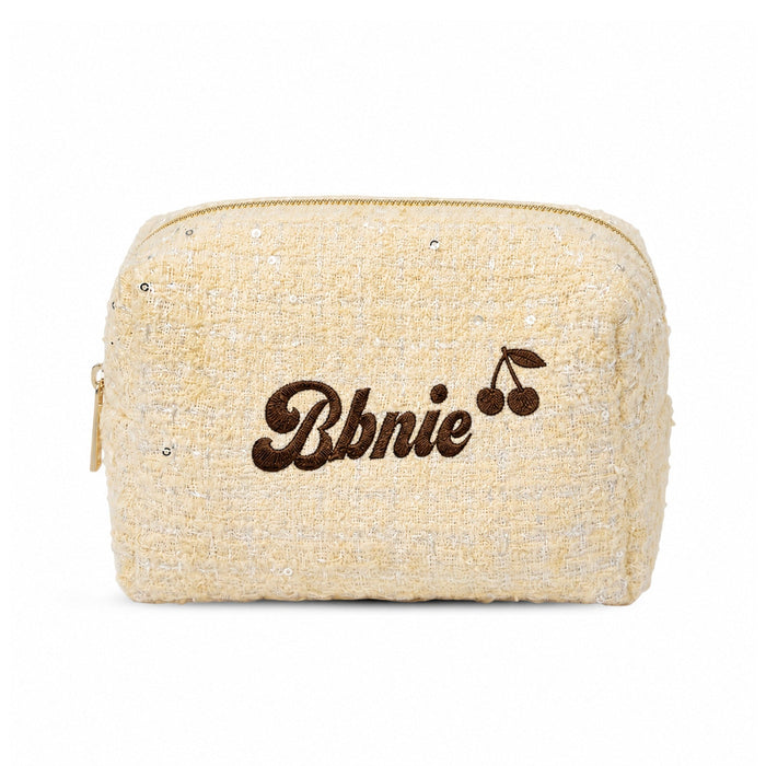 Tweed Pouch màu vàng thêu tên – chữ thêu thật trên bề mặt dạ tweed của Dear eM