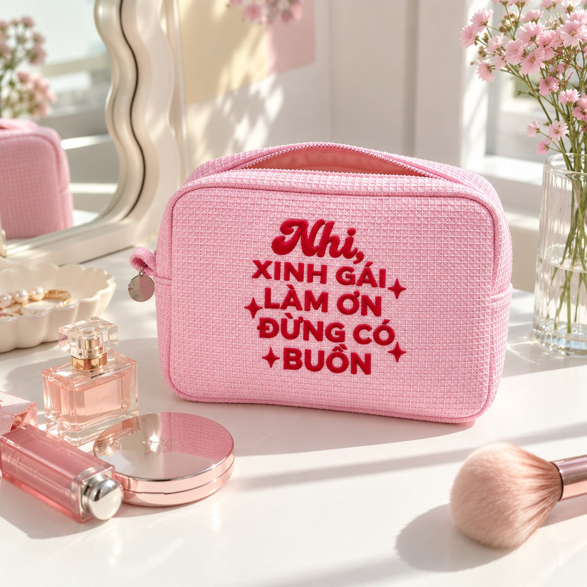 Túi Waffle Pouch thêu quote Xinh gái làm ơn đừng có buồn kèm tên - Dear eM