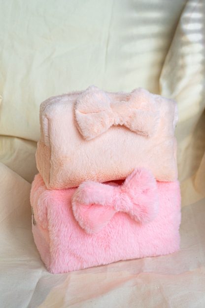 Furry Pouch có nơ trắng gạo và hồng – ảnh thật Dear eM