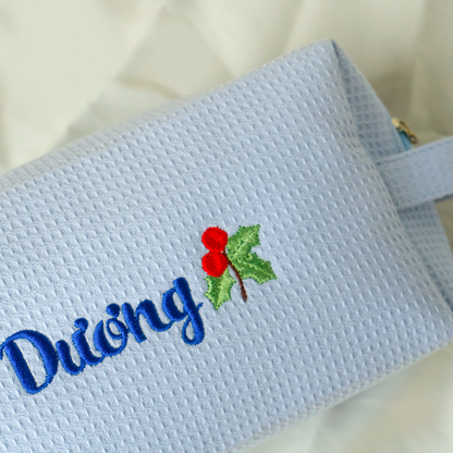 Waffle Pouch Small xanh dương thêu tên Dương + hoa tháng sinh – ảnh thật Dear eM