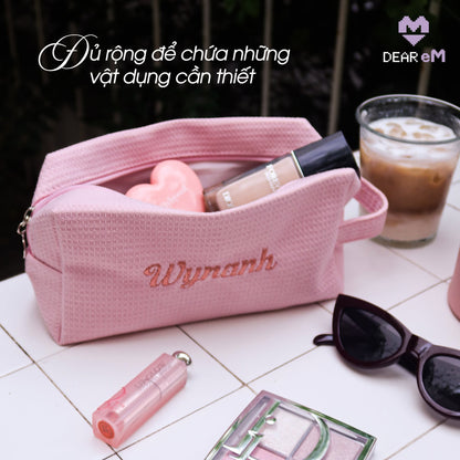 Túi Vải Waffle Đựng Mỹ Phẩm Thêu Tên Waffle Pouch – 2 Size Small Và Big, Màu Pastel