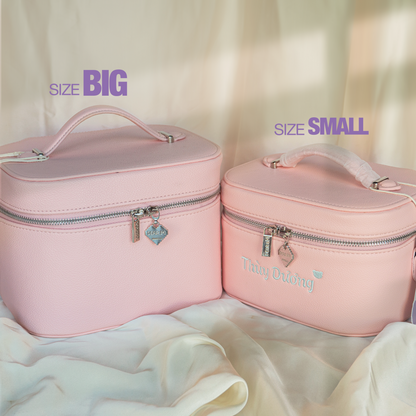 Túi Cốp Da Đựng Mỹ Phẩm Mini Thêu Tên Small Vanity Case – Nhỏ Gọn, Form Cứng, Quà Tặng Cá Nhân Hoá