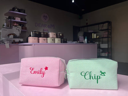 Candy Stripe Pouch hồng thêu tên Emily + ngôi sao và xanh lá thêu tên Chip + ngựa gỗ – Dear eM