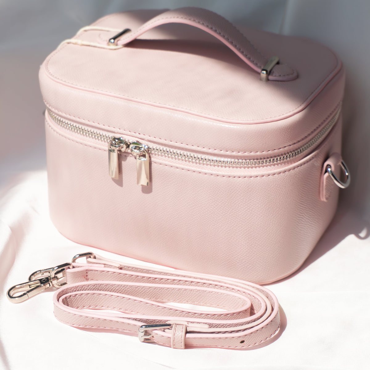 Túi Cốp Da Đựng Mỹ Phẩm Mini Thêu Tên Small Vanity Case – Nhỏ Gọn, Form Cứng, Quà Tặng Cá Nhân Hoá