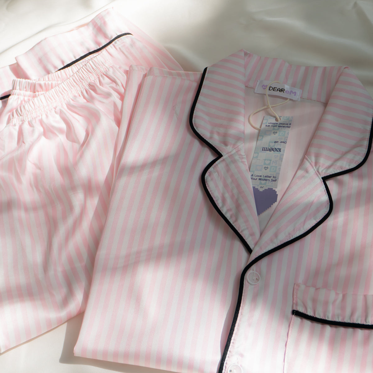 Bộ Pyjamas Lụa Thêu Tên Trên Tay Áo Theo Yêu Cầu – Đồ Ngủ Lụa Freesize, Quà Tặng Cá Nhân Hoá Cho Bạn Gái