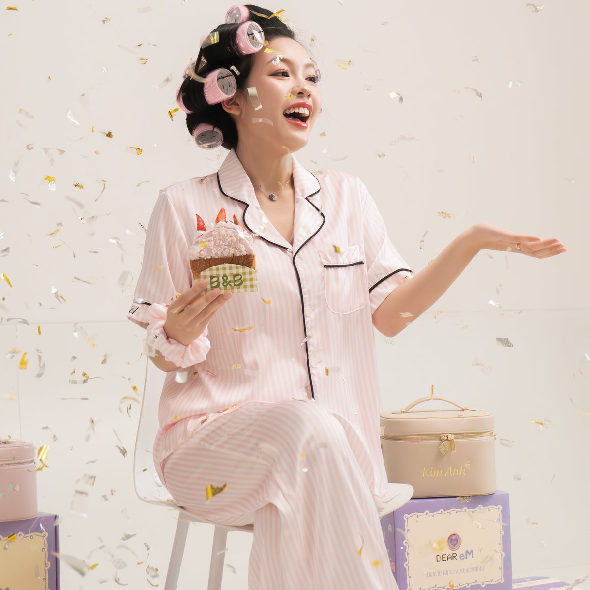 Bộ Pyjamas Lụa Thêu Tên Trên Tay Áo Theo Yêu Cầu – Đồ Ngủ Lụa Freesize, Quà Tặng Cá Nhân Hoá Cho Bạn Gái