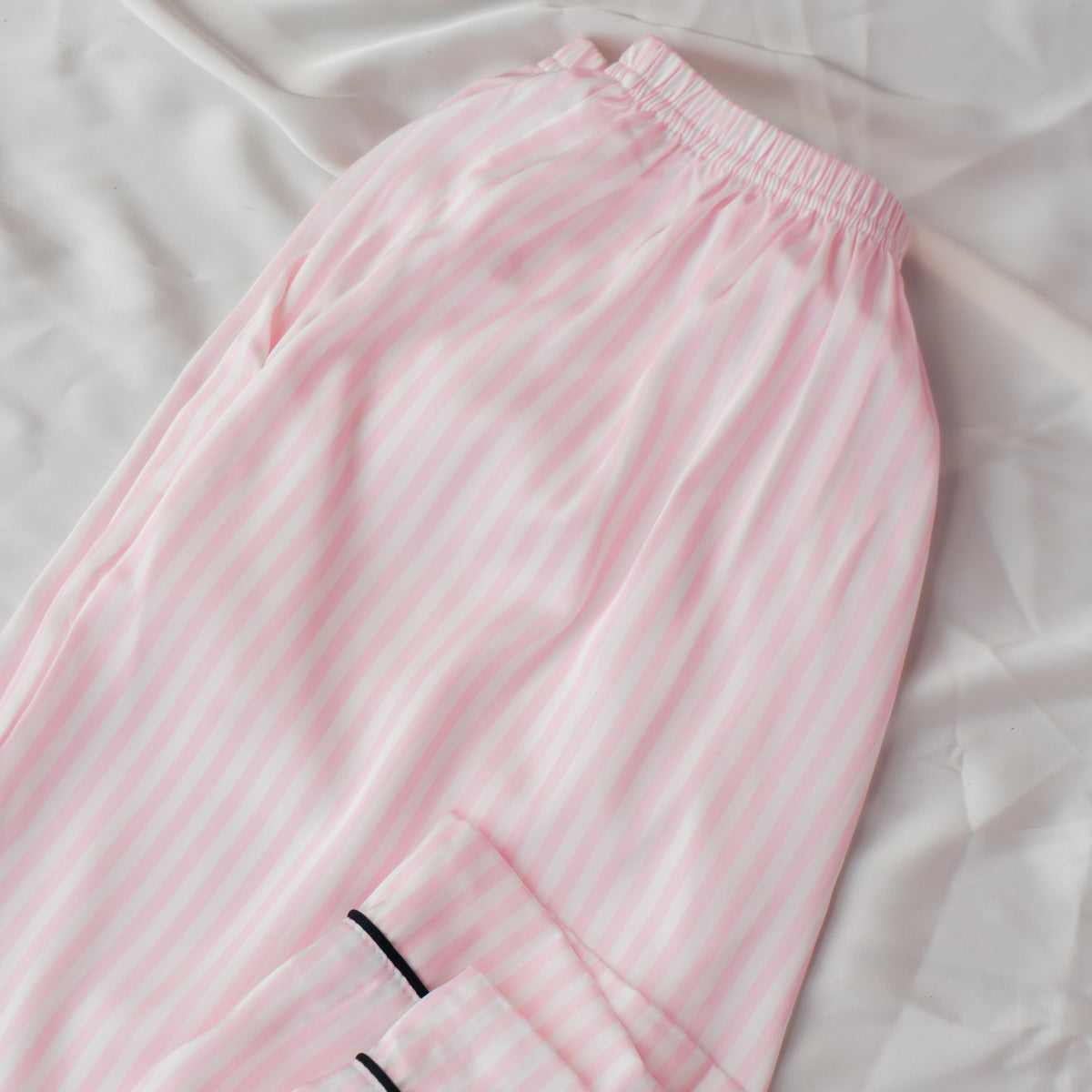 Bộ Pyjamas Lụa Thêu Tên Trên Tay Áo Theo Yêu Cầu – Đồ Ngủ Lụa Freesize, Quà Tặng Cá Nhân Hoá Cho Bạn Gái