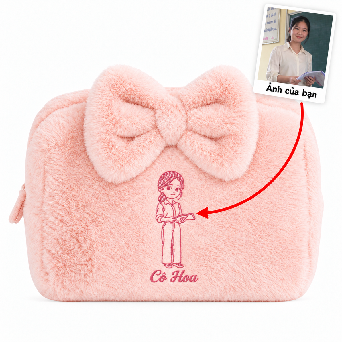 Túi lông Furry Pouch có nơ hồng nhạt thêu ảnh cô giáo kèm tên – quà 20/11 Dear eM