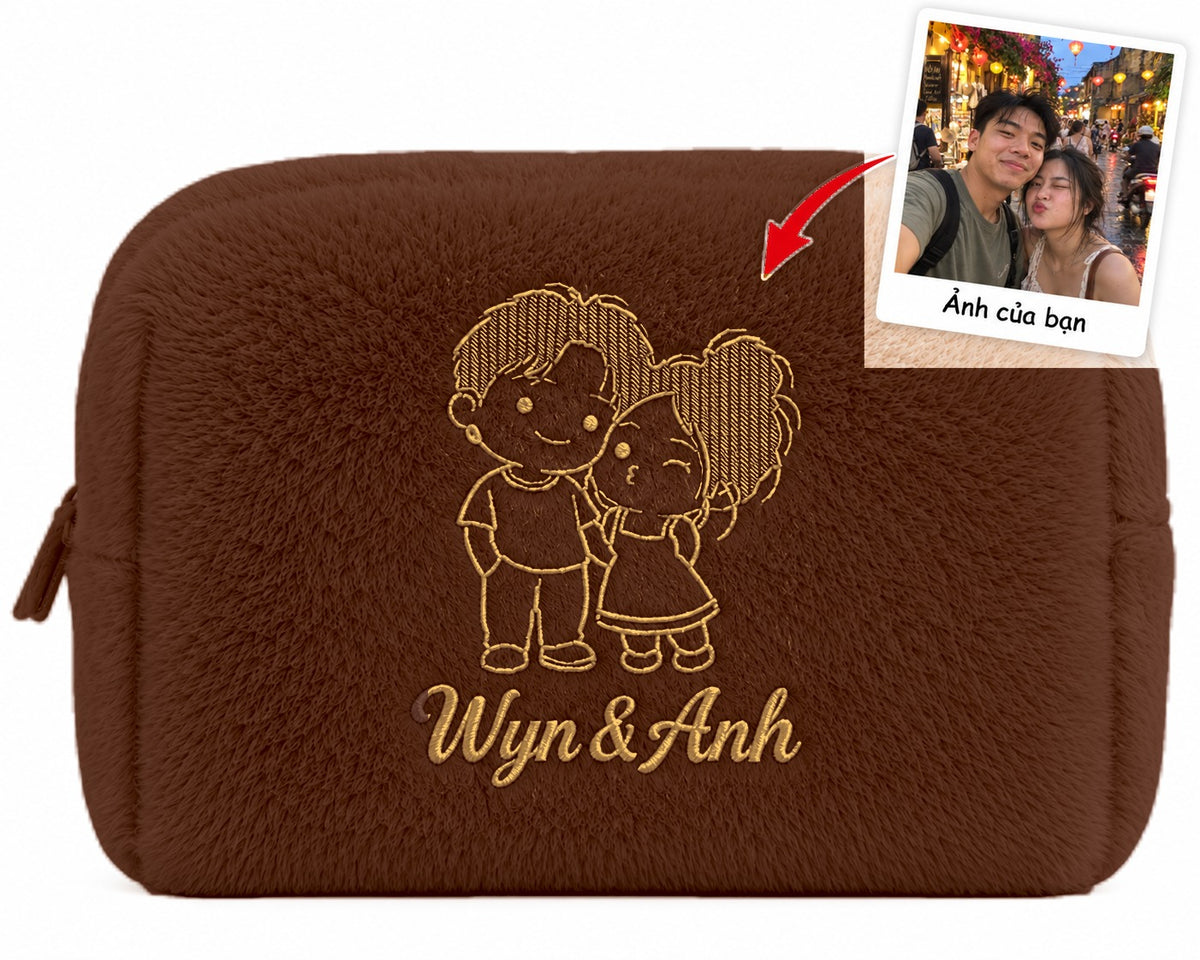 Furry Pouch không nơ nâu đậm thêu ảnh chân dung vẽ tay và tên – Dear eM