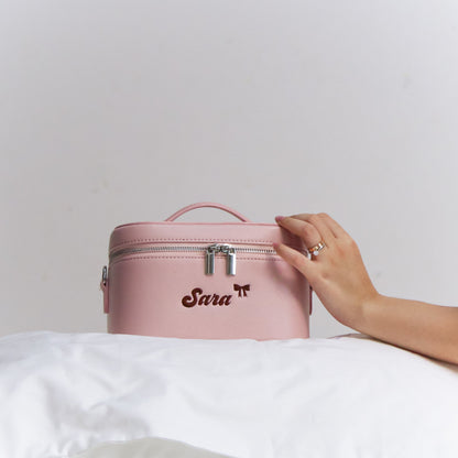 Túi Cốp Da Đựng Mỹ Phẩm Mini Thêu Tên Small Vanity Case – Nhỏ Gọn, Form Cứng, Quà Tặng Cá Nhân Hoá