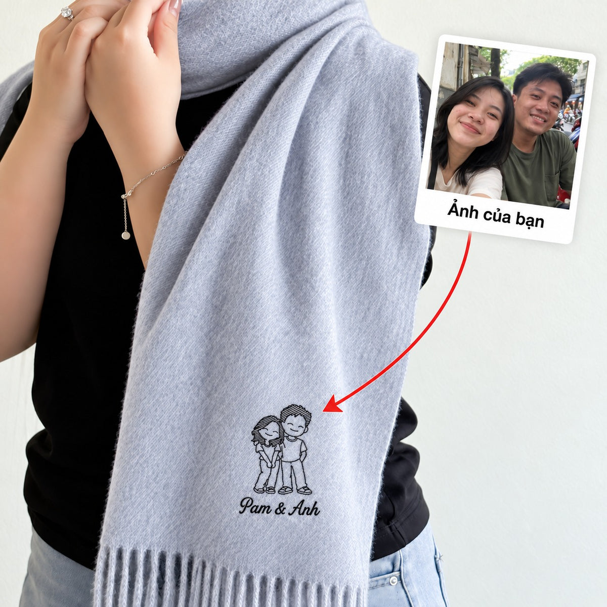 Khăn choàng xám nhạt thêu ảnh chân dung vẽ tay kèm tên – Dear eM