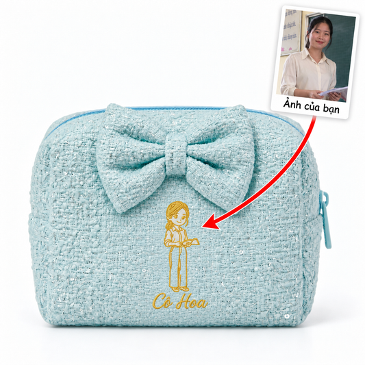 Túi Tweed Pouch có nơ xanh dương thêu ảnh cô giáo kèm tên – quà 20/11 Dear eM