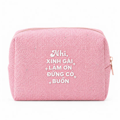 Tweed Pouch không nơ hồng đậm thêu quote Xinh Gái Làm Ơn Đừng Có Buồn kèm tên – Dear eM
