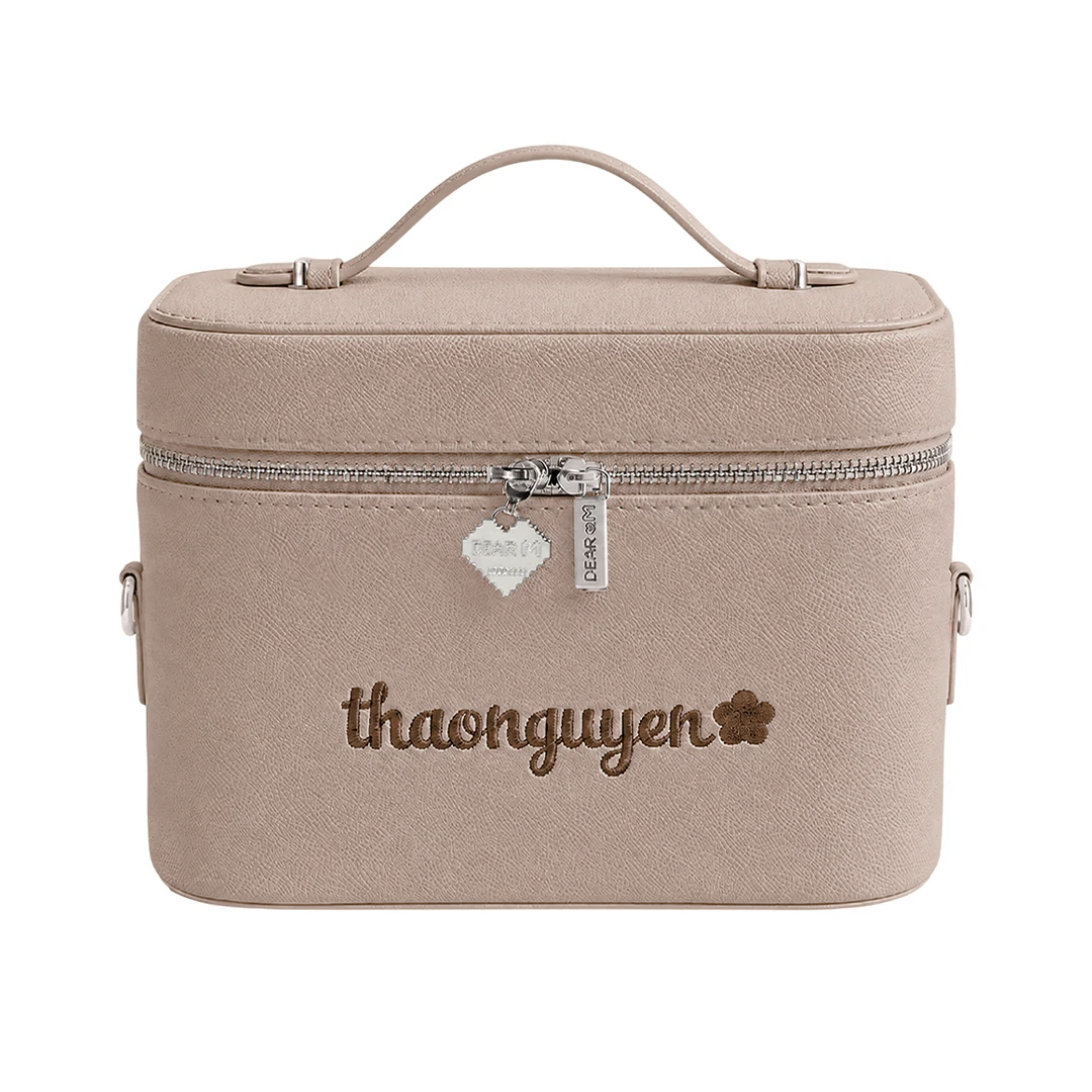 Big Vanity Case Premium taupe thêu tên - Dear eM