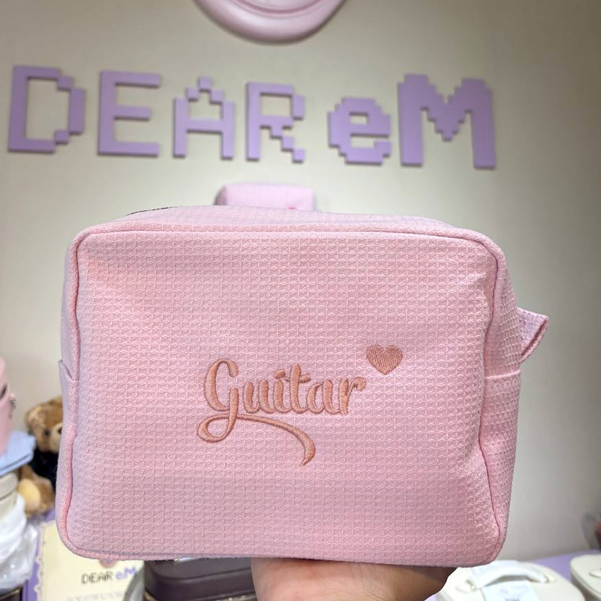 Waffle Pouch hồng sáng thêu tên Guitar + tim – ảnh thật tại cửa hàng Dear eM