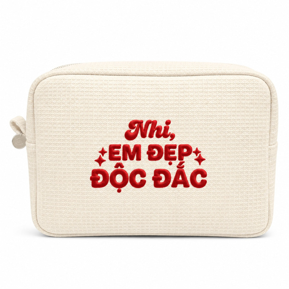 Waffle Pouch Big trắng thêu tên và quote Em Đẹp Độc Đắc chỉ đỏ – Dear eM