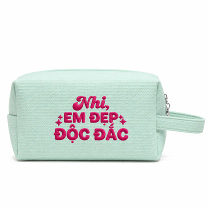 Waffle Pouch Small xanh mint thêu tên và quote Em Đẹp Độc Đắc chỉ hồng đậm – Dear eM