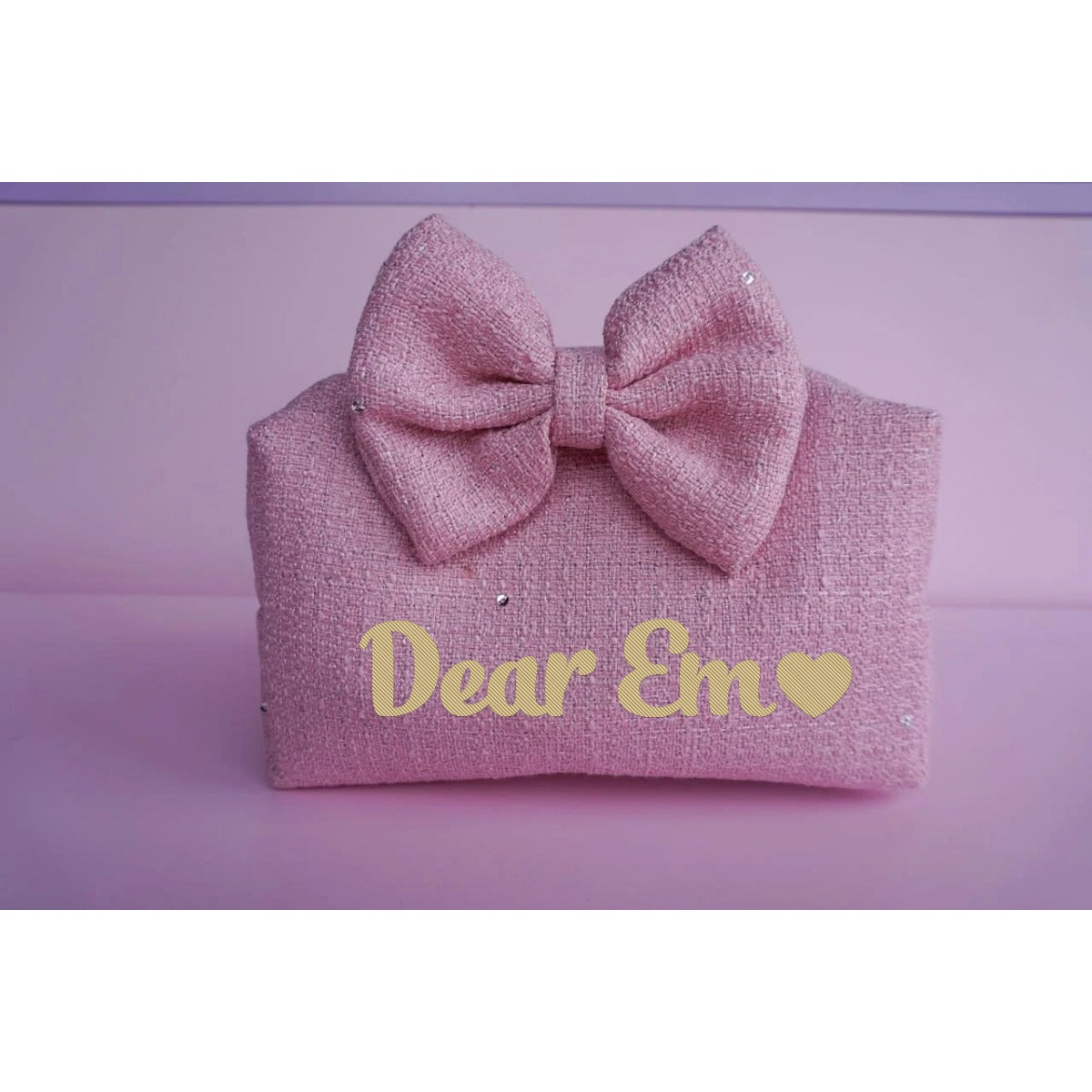 Có nơ / Hồng đậm – thêu tên Dear Em + icon (ảnh minh hoạ) - Dear eM