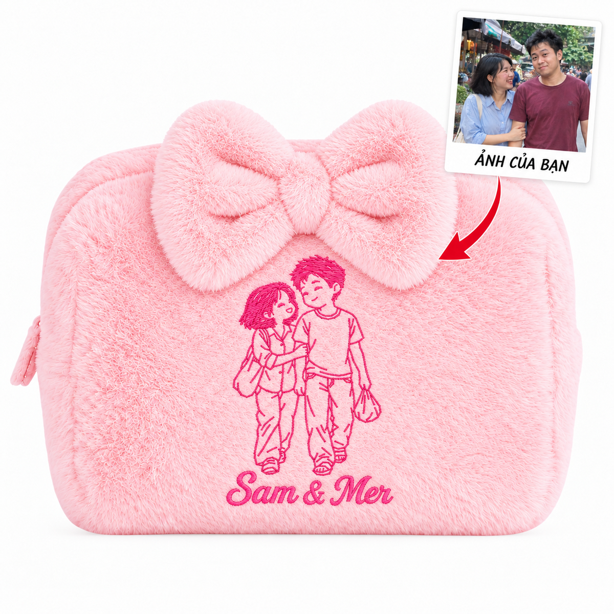Furry Pouch có nơ hồng nhạt thêu ảnh chân dung vẽ tay và tên – Dear eM