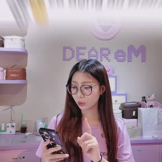 Túi Pouch thêu tên Dear eM đựng đủ routine makeup